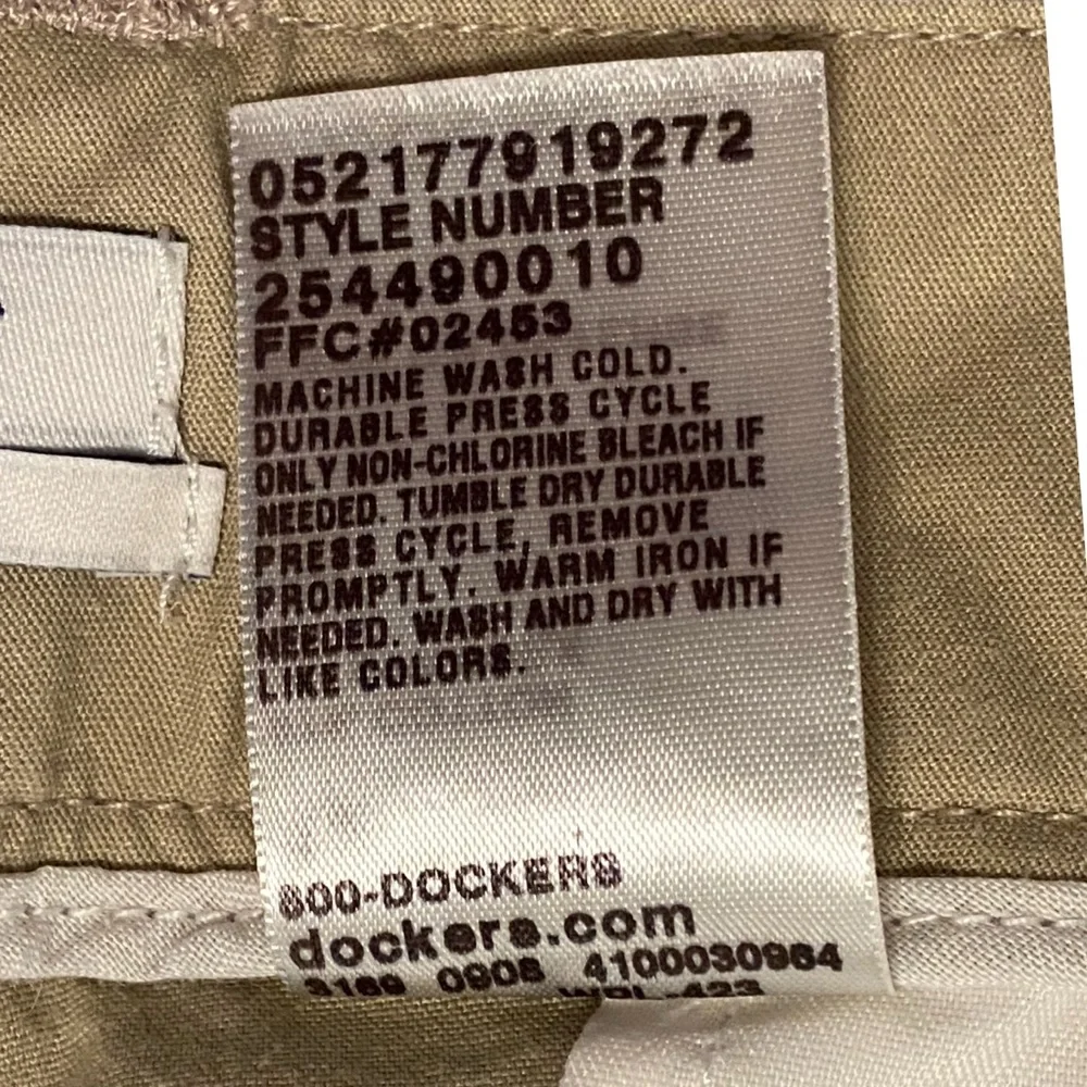 Dockers Khaki Mid Rise Curvy Capris - Picture 10 of 10